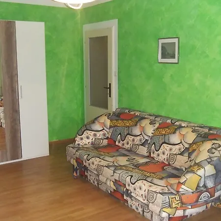 Small Paris Apartman *